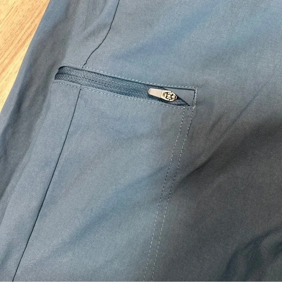 Weatherproof Vintage Mens Packable Hybrid Trail Shorts in a Handsome Deep Blue - Picture 4 of 6